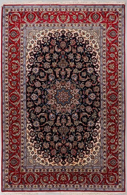 A CARPET, Old Esfahan, part silk, ca 306,5 x 201 cm.