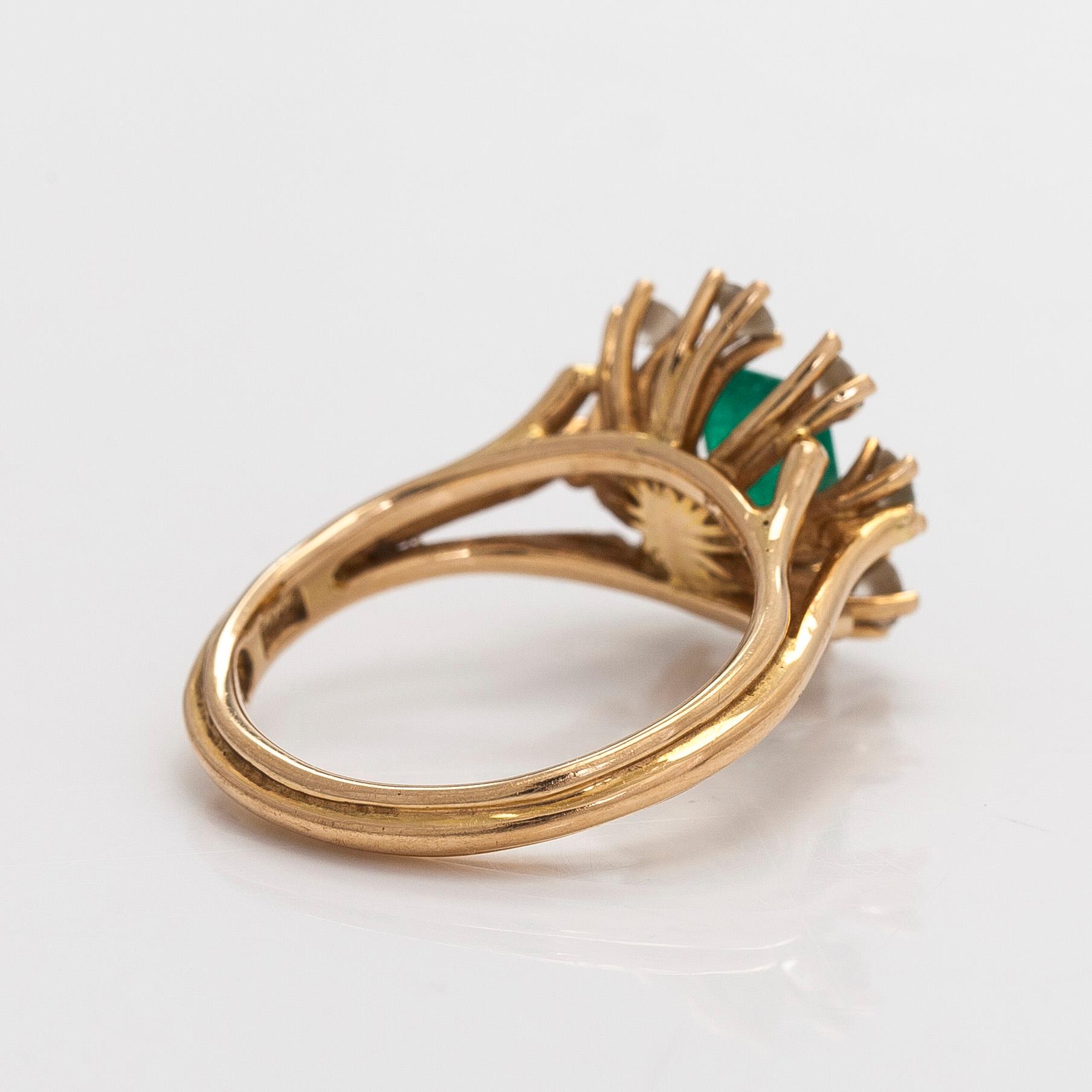 Ring, faceted emerald, brilliant cut diamonds, 18K gold, Stockholm 1982.