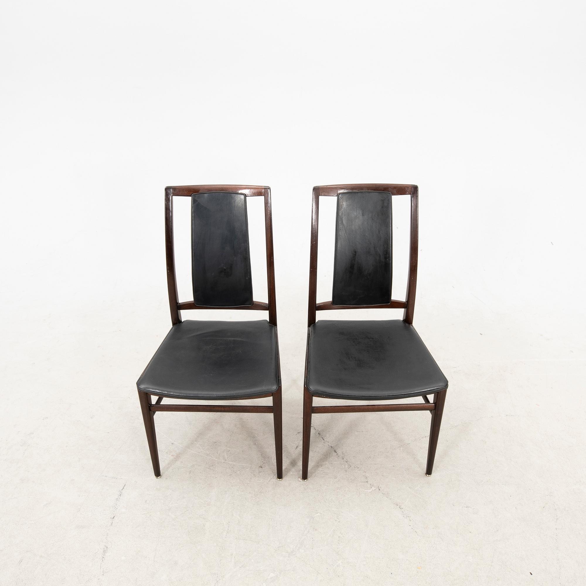 A table and four chairs in lacquered mahogany by David Rosén, "Triva-diné", middle of the 20th century.