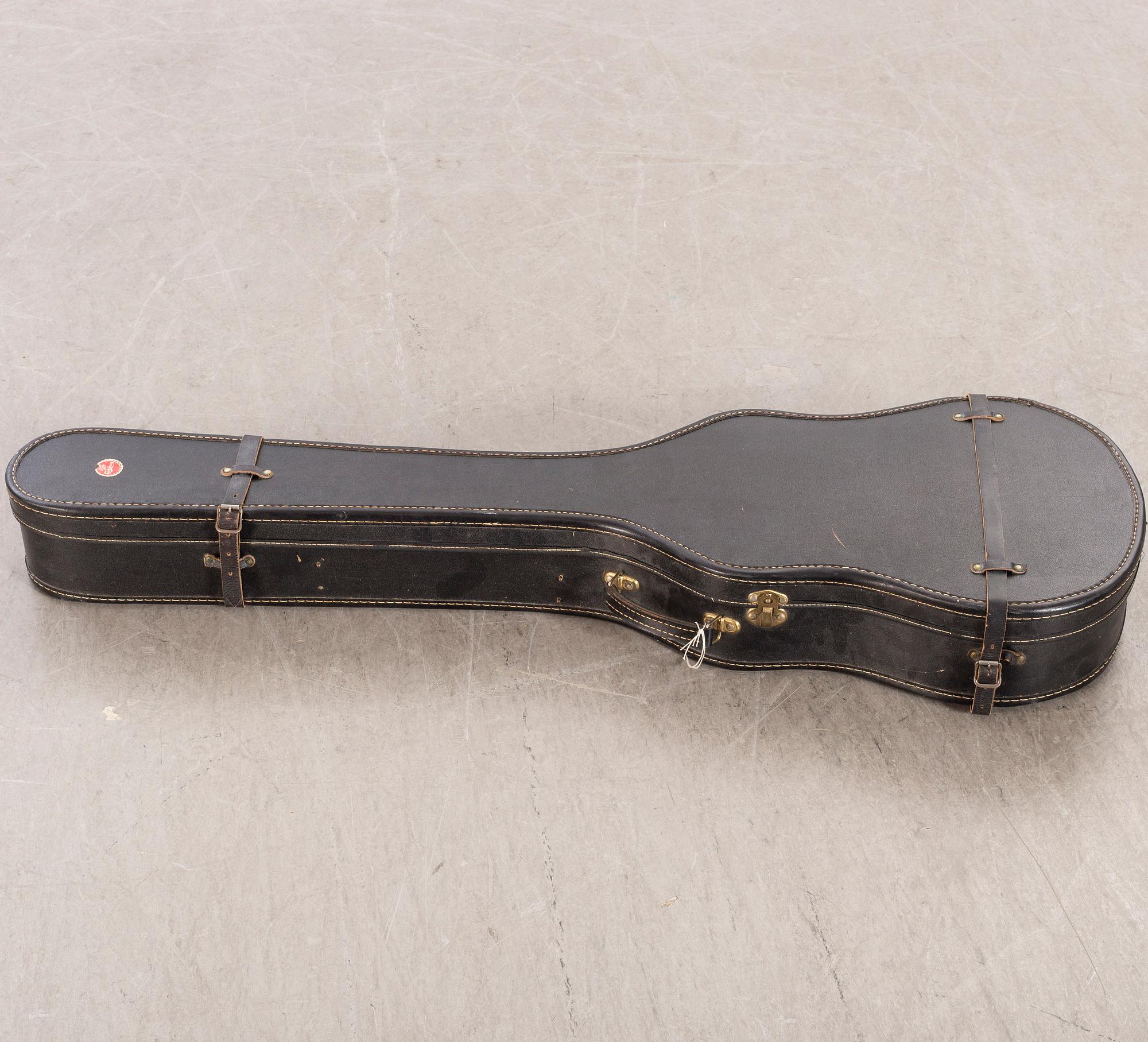 A 1960's electric bass, Höfner 500/2 Club Bass, Sunburst.