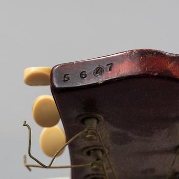 Halvakustiska gitarrer 2 st, Egmond Lucky 7 samt en omärkt.