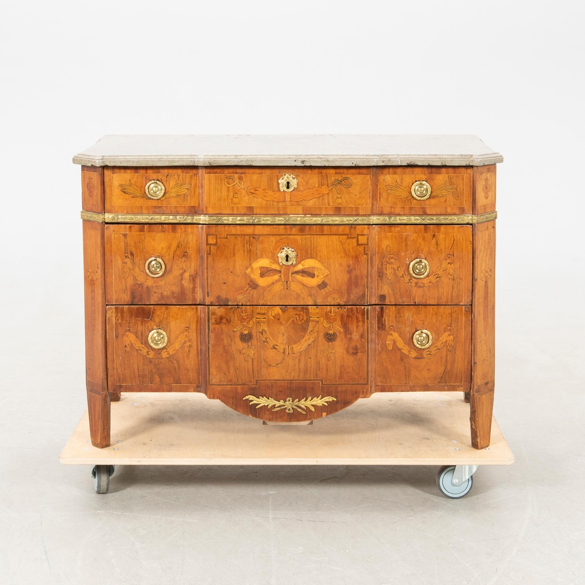 Chest of drawers, attributed to Jonas Hultsten (master in Stockholm 1773-1794), Gustavian.