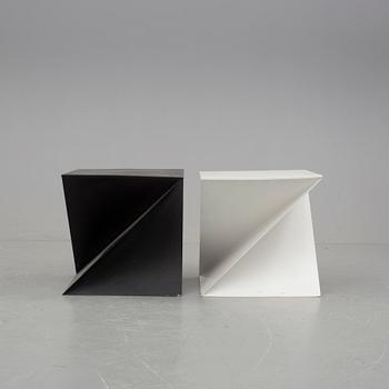 BORD, 2 stycken, Nordiska Galleriet, 1900/2000-tal.