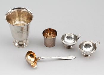 SAMLING SILVERFÖREMÅL, 5 delar, svenska och danska stämplar, 1900-tal. Vikt ca 313 gram.