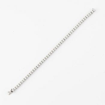A tennis bracelet 18K white gold with round brilliant-cut diamonds.