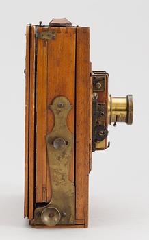 CAMERA, Thornton-Pickard, England, late 19th century. The lens marked Rapid Paraplanat.