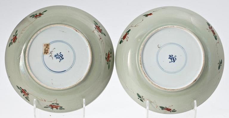 TALLRIKAR, ett par, porslin, Kina. 1800-tal.