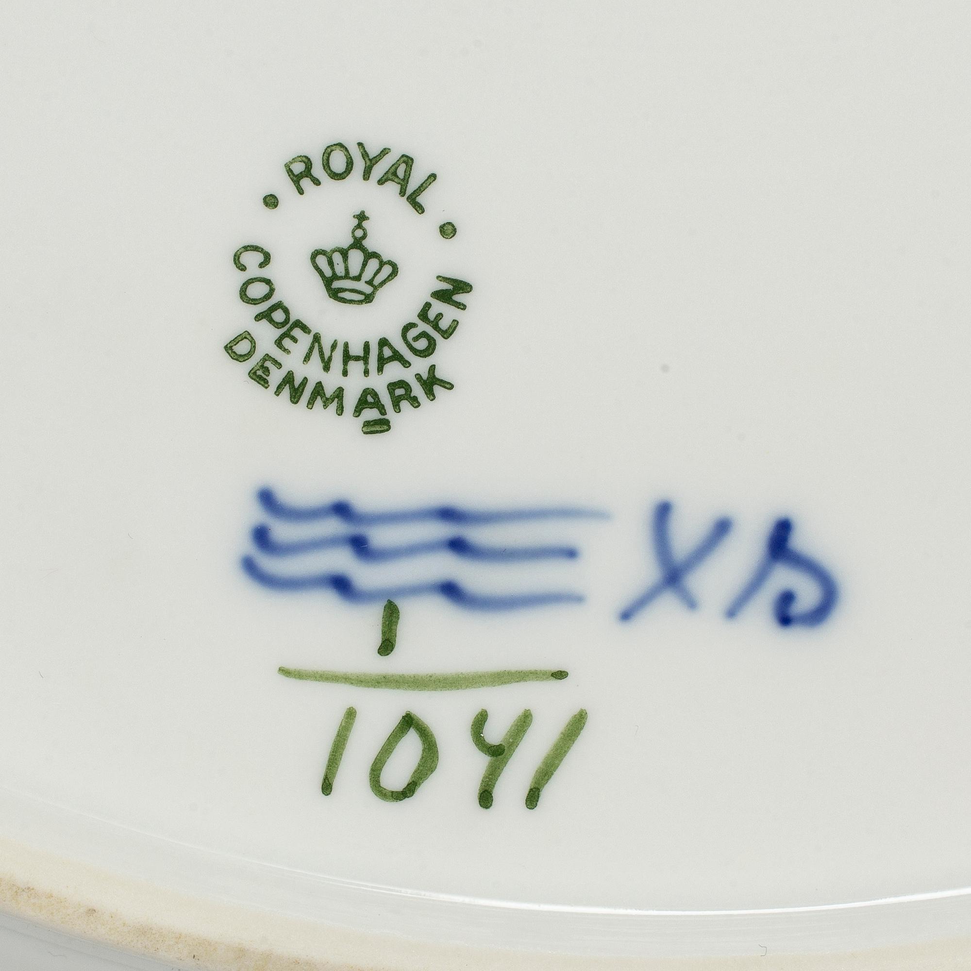 ROYAL COPENHAGEN, eight 'Musselmalet' helblonde  porcelain plates and dishes,  Denmark.