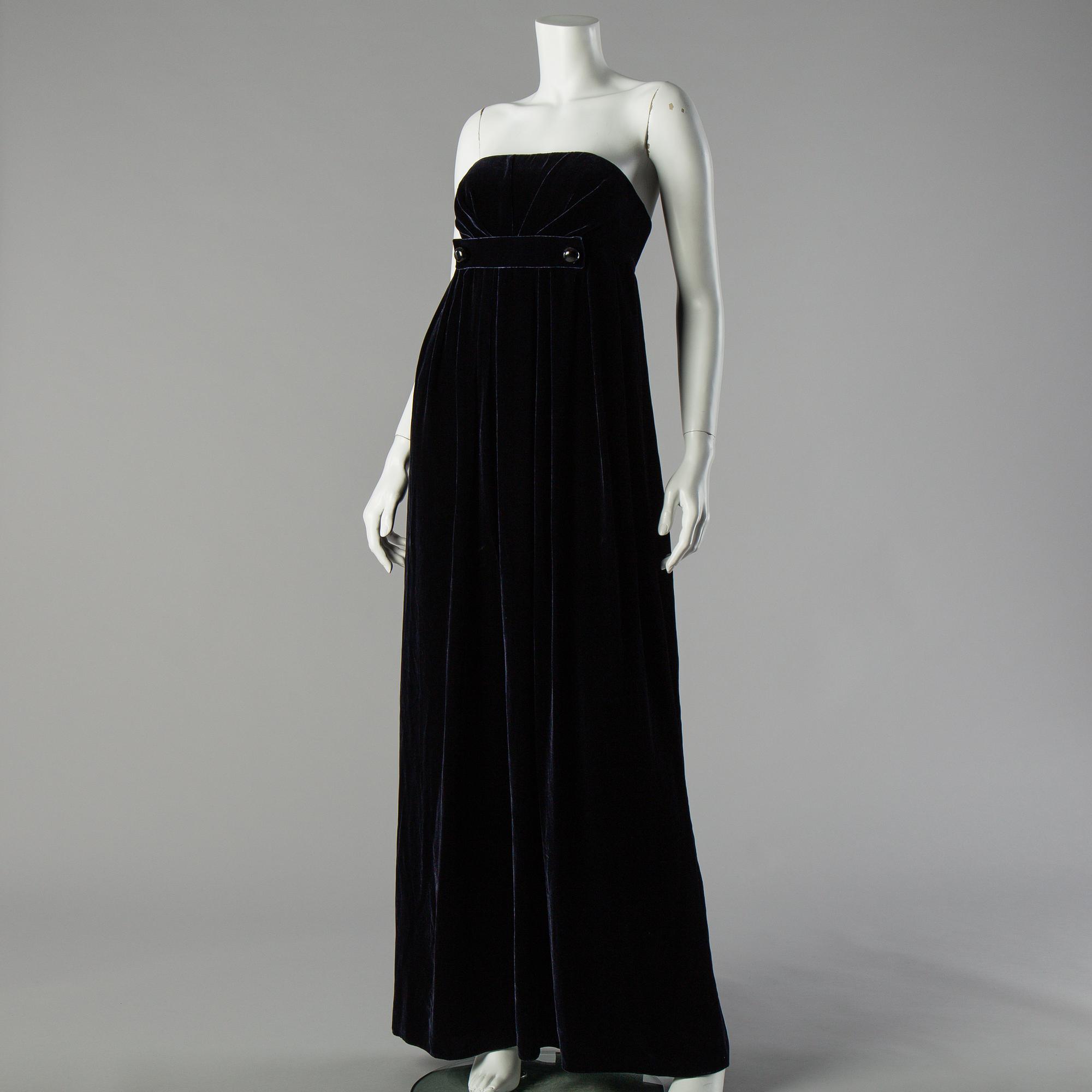 a Vera wang dress size 42/8.