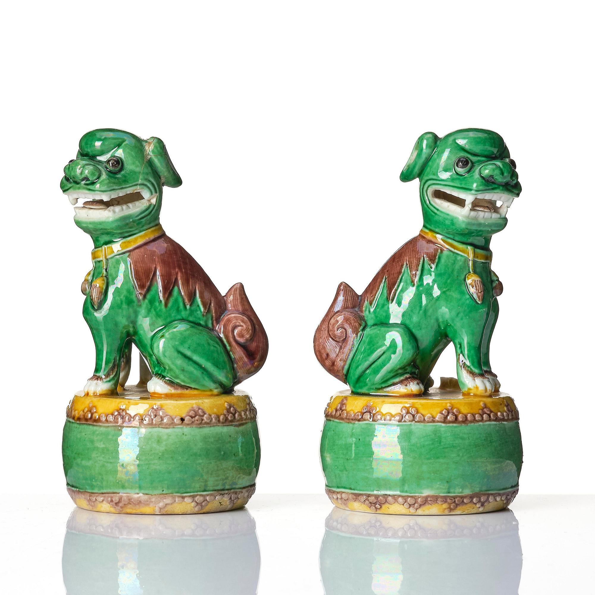 Rökelsehållare, ett par, porslin. Qingdynastin, 1800-tal.