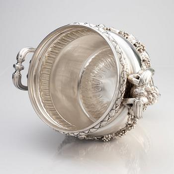 A very fine silver Wine cooler, workmaster Konstantin Linke, C.E. Bolin, Moscow 1893.