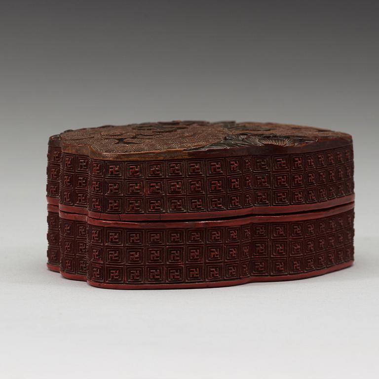 A lacquer box with cover, Qing dynasty (1644-1912).