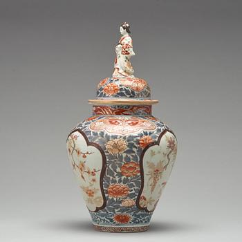 A Japanese Genroku imari vase, circa 1700.