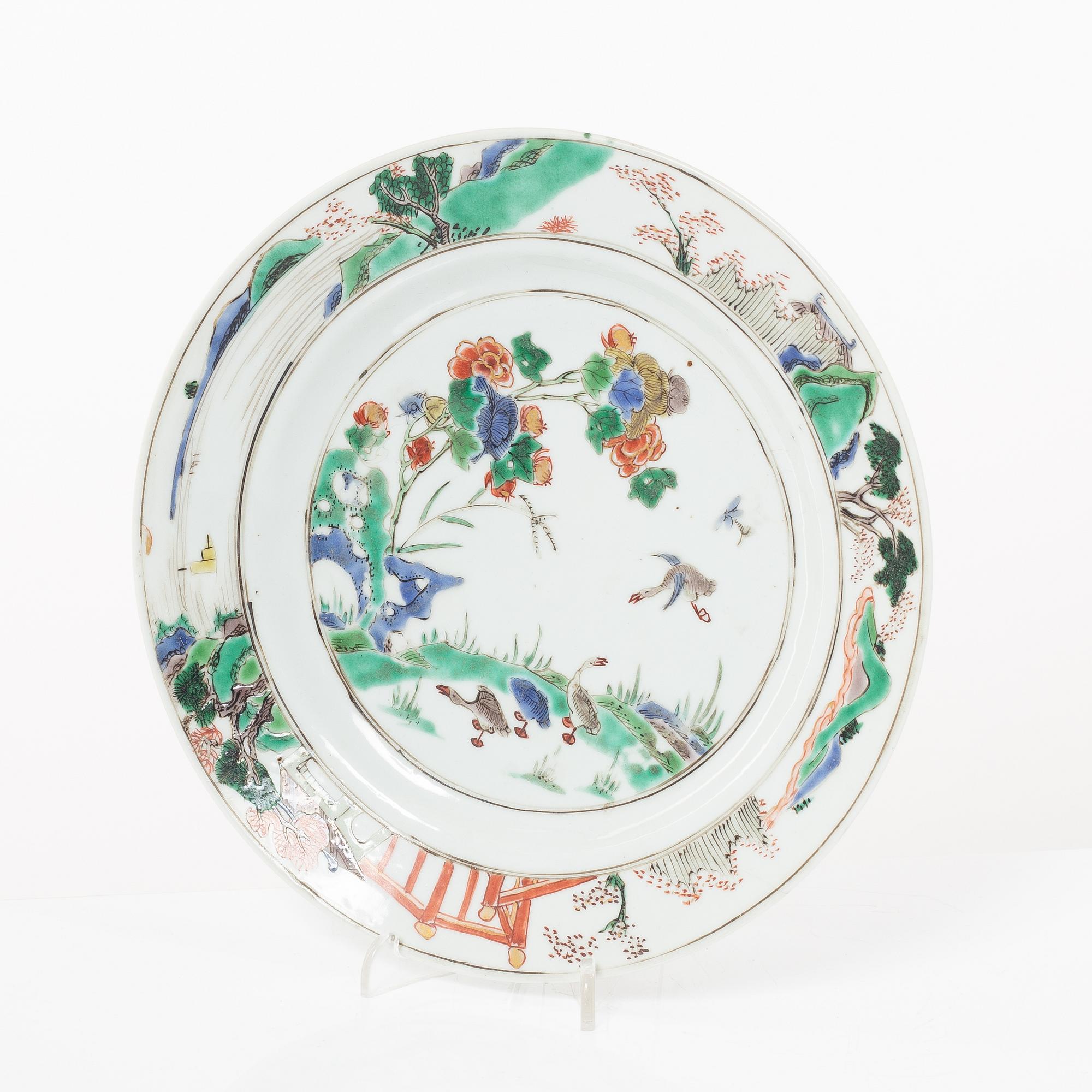 A famille verte dish, Qing dynasty, Kangxi (1662-1722).