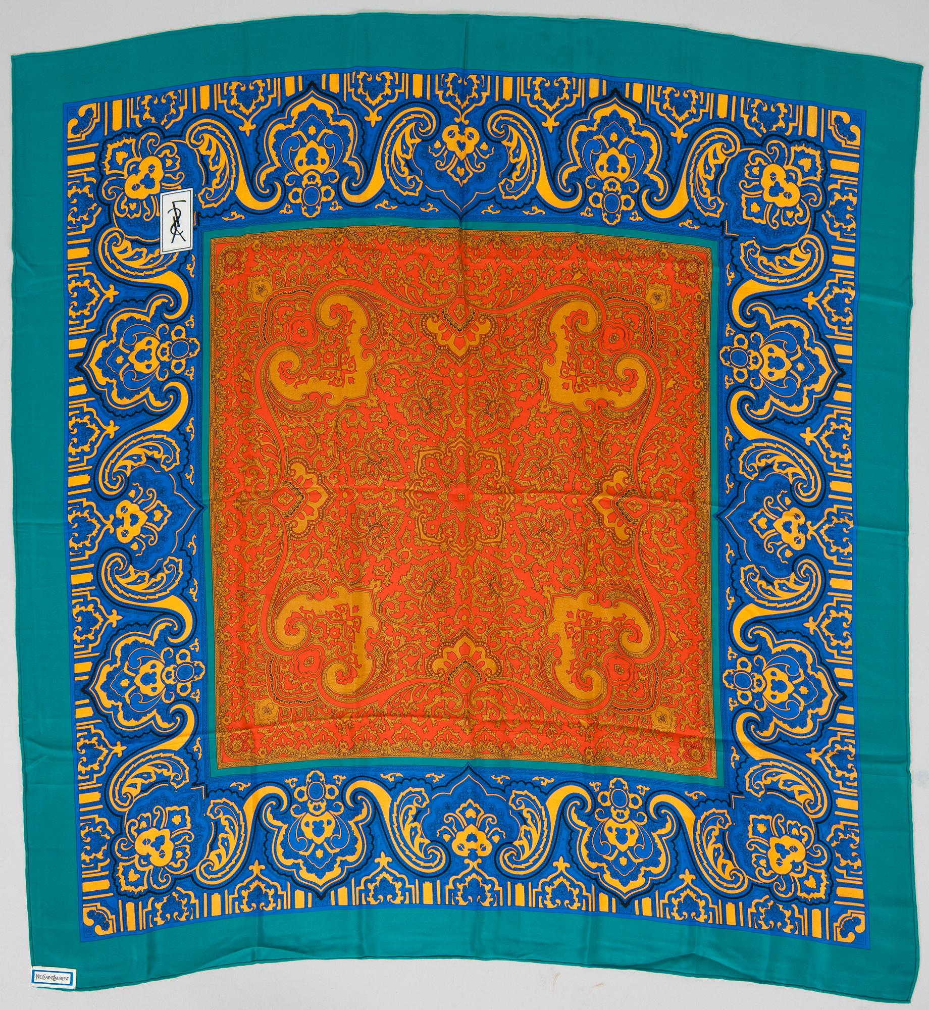SCARF, Yves Saint Laurent.