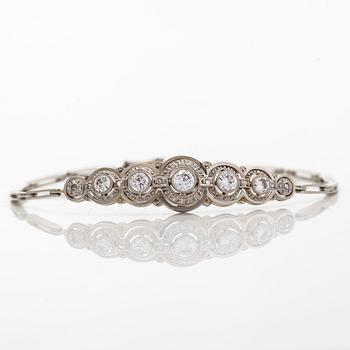 Rannekoru, 14K valkokultaa sekä vanha- ja ruusuhiottuja timantteja, Hugo Grun.