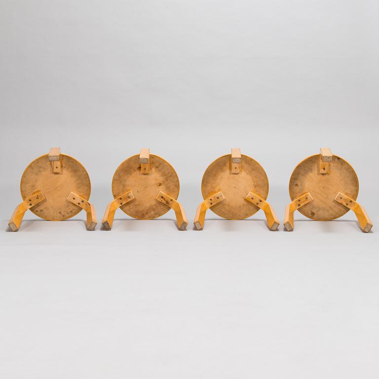 Alvar Aalto, klahvipöytä DL82 ja jakkaroita, 4 kpl, malli 60,  O.Y. Huonekalu-ja Rakennustyötehdas A.B. 1950-tal.