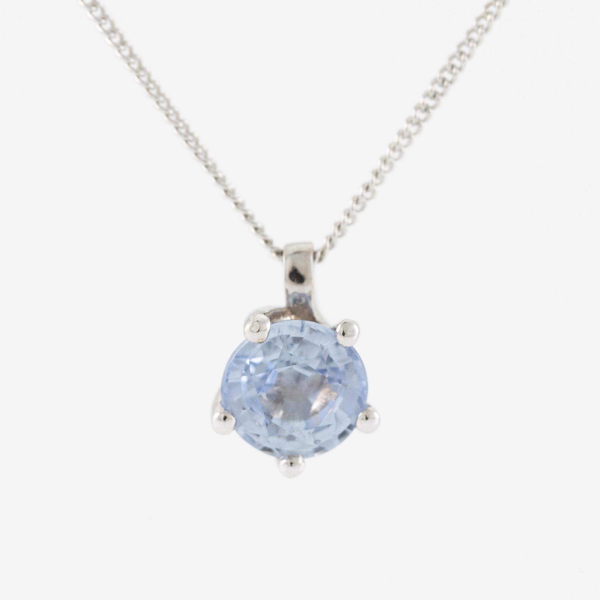 Necklace 14K white gold with sapphire.