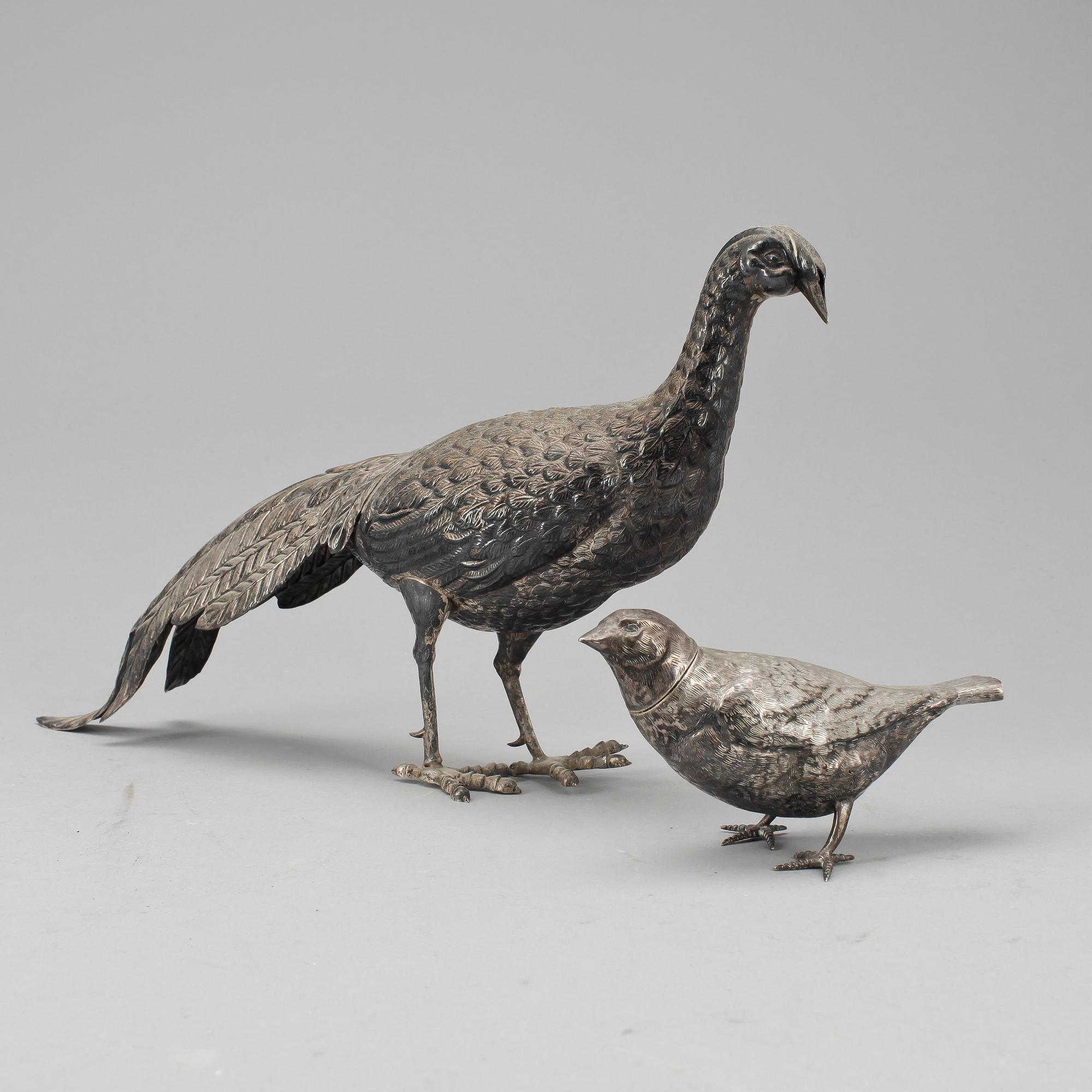 FIGUR/PEPPARKAR samt FIGUR, 1+1, silver respektive nysilver, Möjligen Holland, 1900-talets första hälft. Vikt ca 170 g.