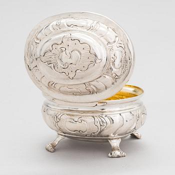 A Rococo silver sugar casket, unidentified maker's mark Cyrillic S.F, assay master Andrei Andreyev, Moscow 1775.