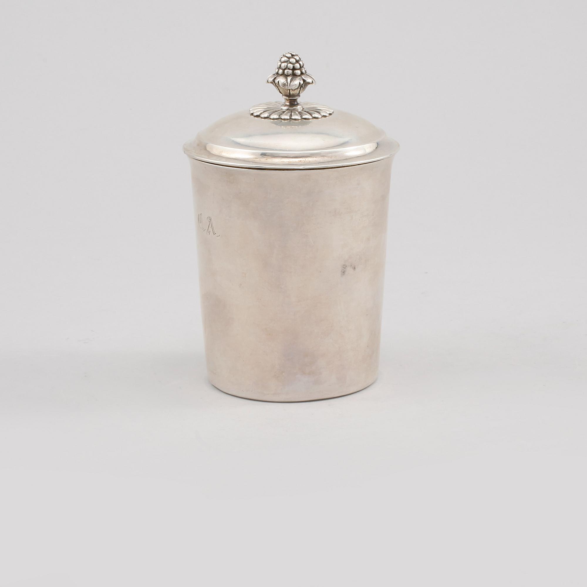 BÄGARE MED LOCK, silver, Gustaf Folcker, Stockholm, 1837. Vikt 200 gram.