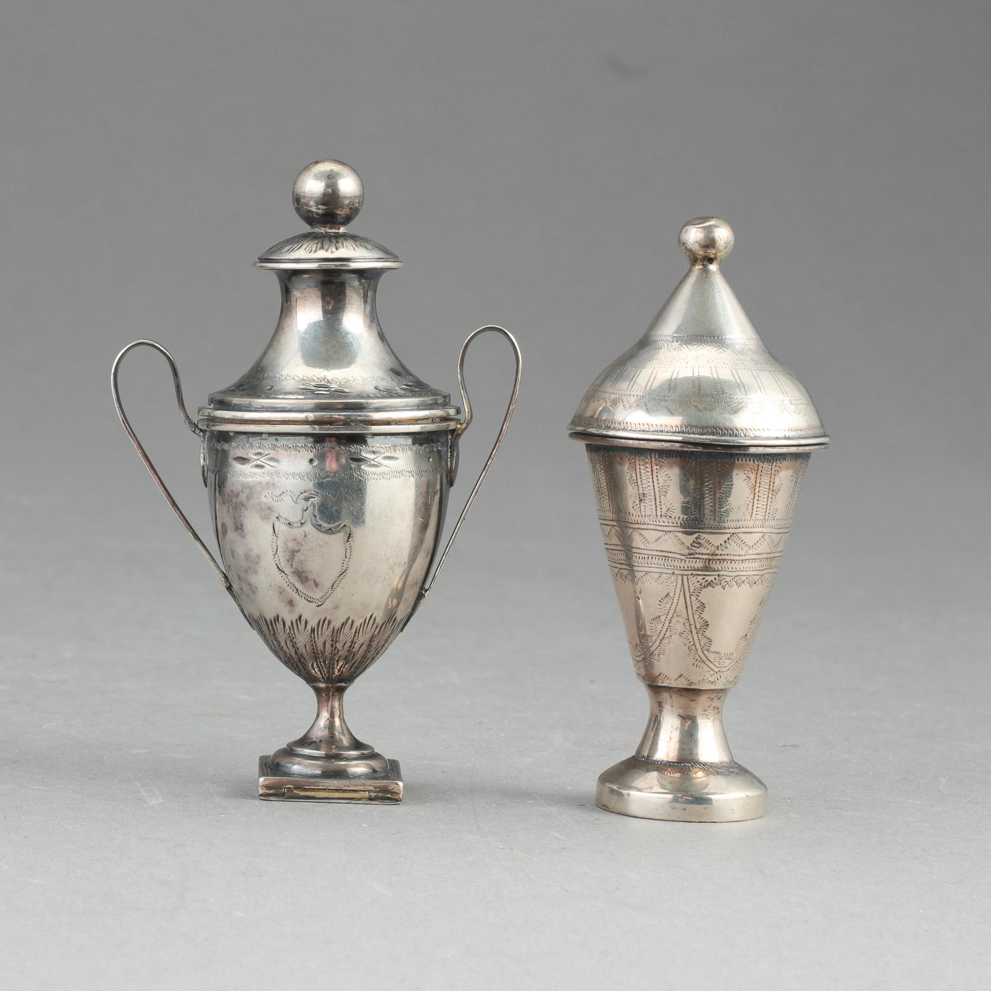 LUKTDOSOR, 2 st, silver, 1800-tal. Ca 69,5 gram.