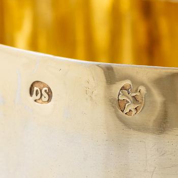 A German silver snuff box, unidentified maker DS, possibly Lüneburg 18th century.