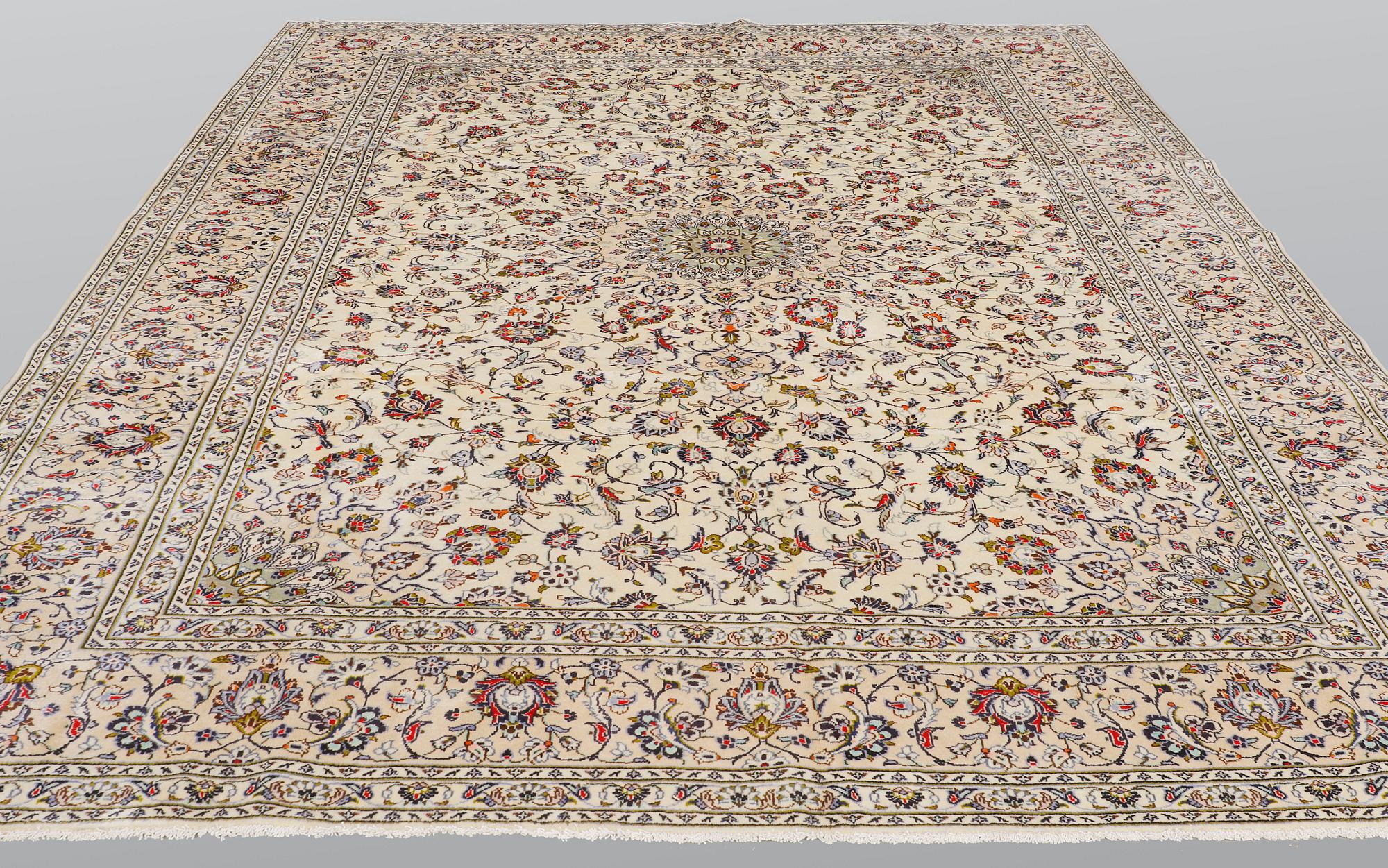 Matta, Keshan, ca 398 x 300 cm.