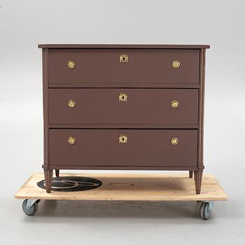 A chest of drawers, 19th Century.