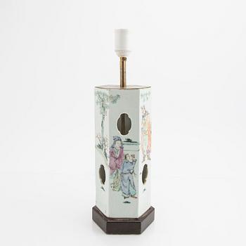 A Chinese porcelain table lamp around 1900.