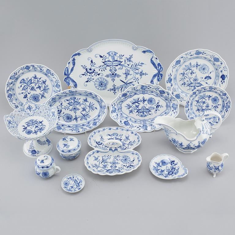 55 pieces of "Blue Onion/Zwiebelmunster" porcelain tableware, by Meissen, 20th century.