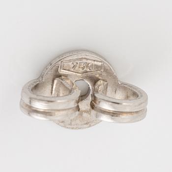 Earrings 18K white gold with colour-treated green brilliant-cut diamonds.