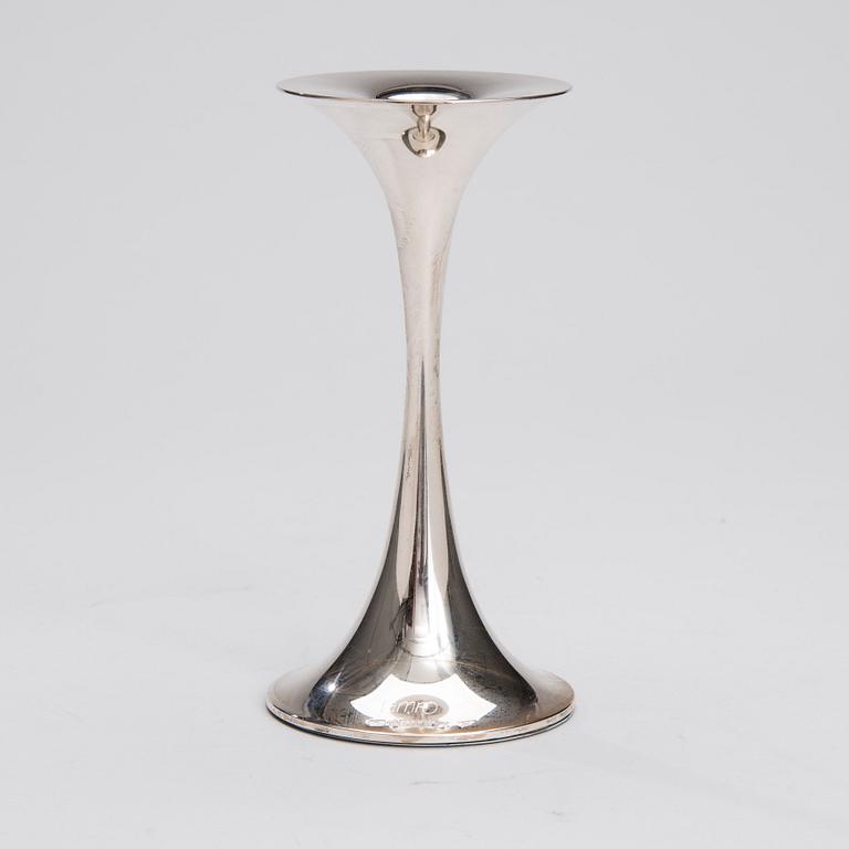 LJUSSTAKE, "Trumpet", silver, Tapio Wirkkala, Kultakeskus, Tavastehus 1999. Tot. vikt ca 158 g.