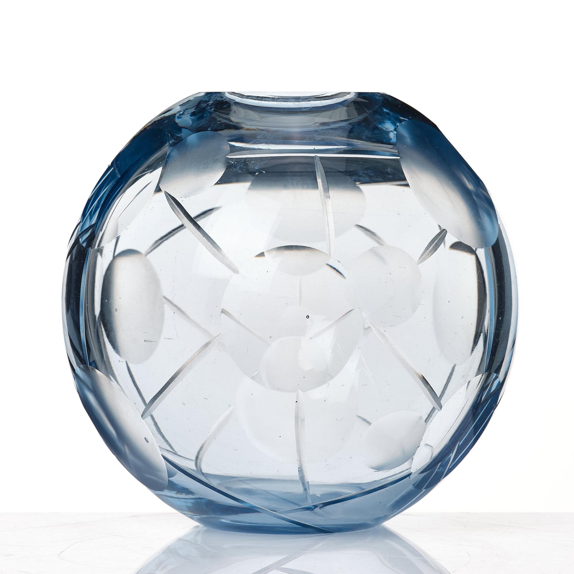 Vicke Lindstrand, a cut glass vase, Orrefors 1931.
