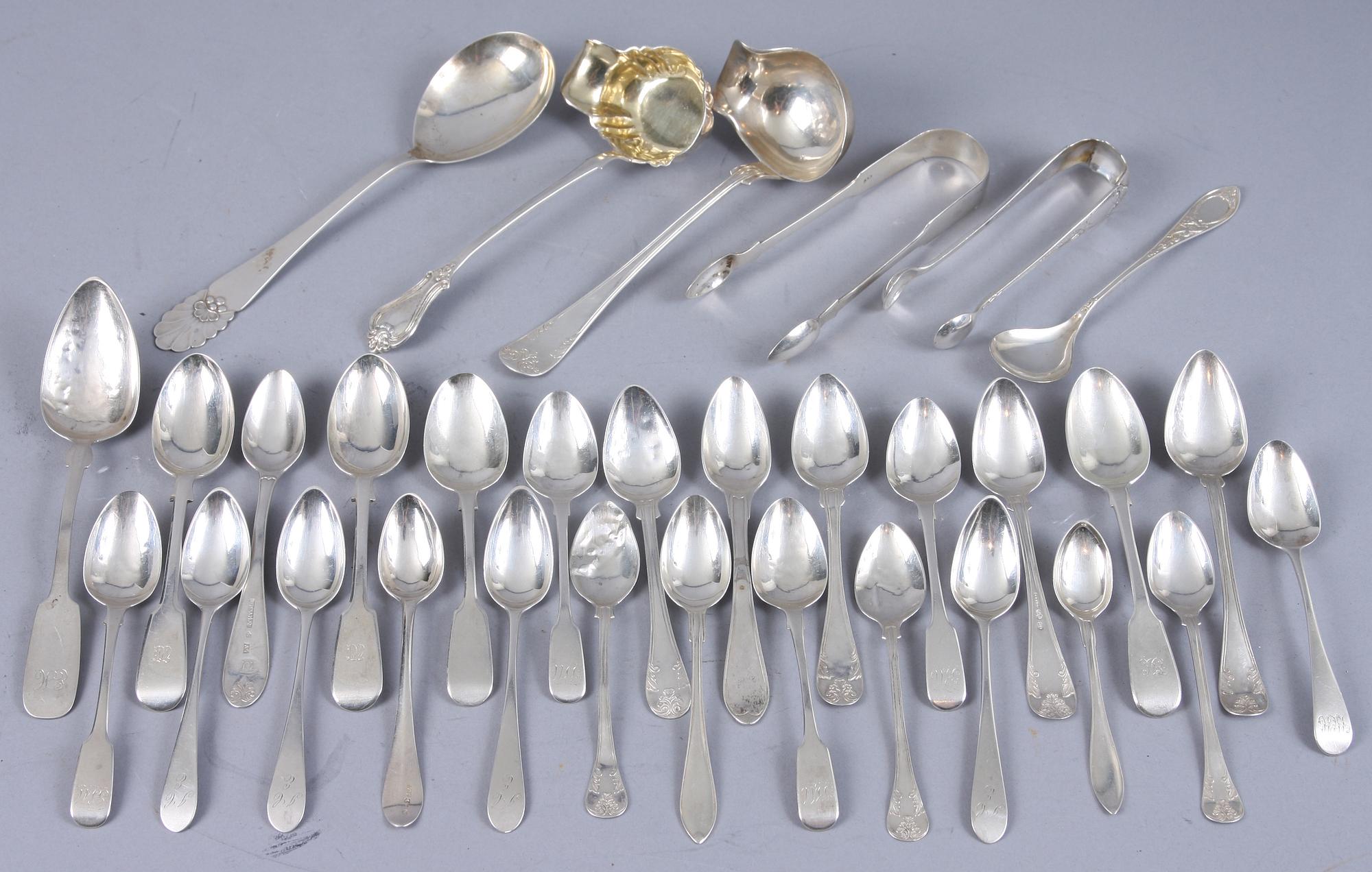 PARTI SILVERBESTICK, 32 delar, bl.a. Sverige och England, 1800/1900-tal. Tot. vikt 615 g.