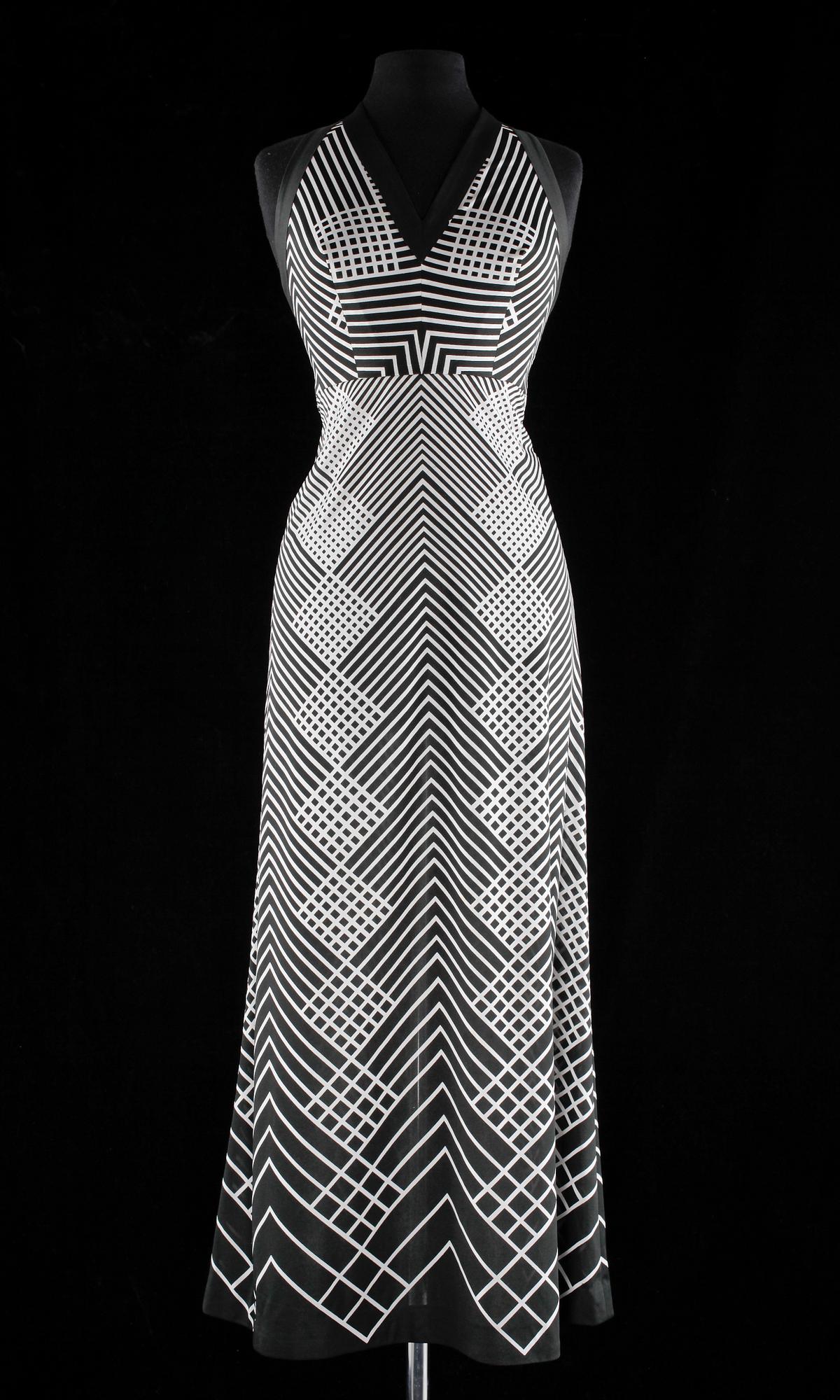A black and white longdress by Louis Scherrer.