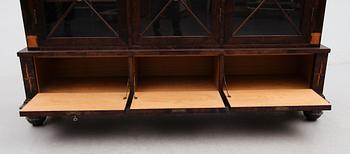 BOKSKÅP, 1900-talets första hälft.