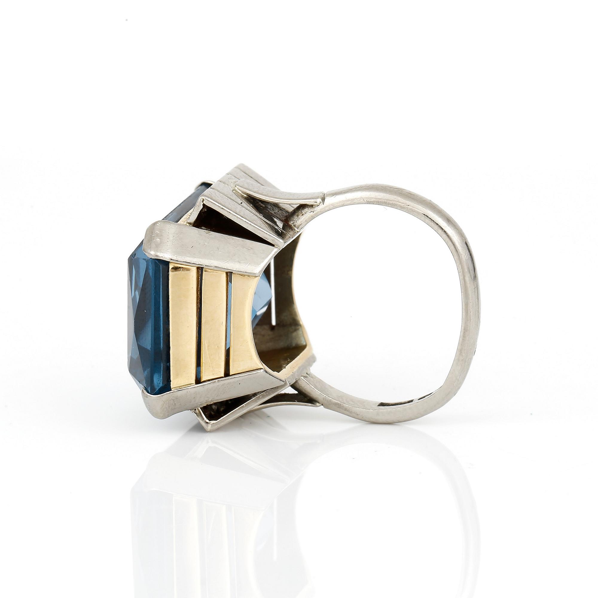 RING, med syntetisk blå spinell, ca 38 ct, och åttkantslipade diamanter, totalt ca 0,20 ct, MKS, Stockholm, 1962.