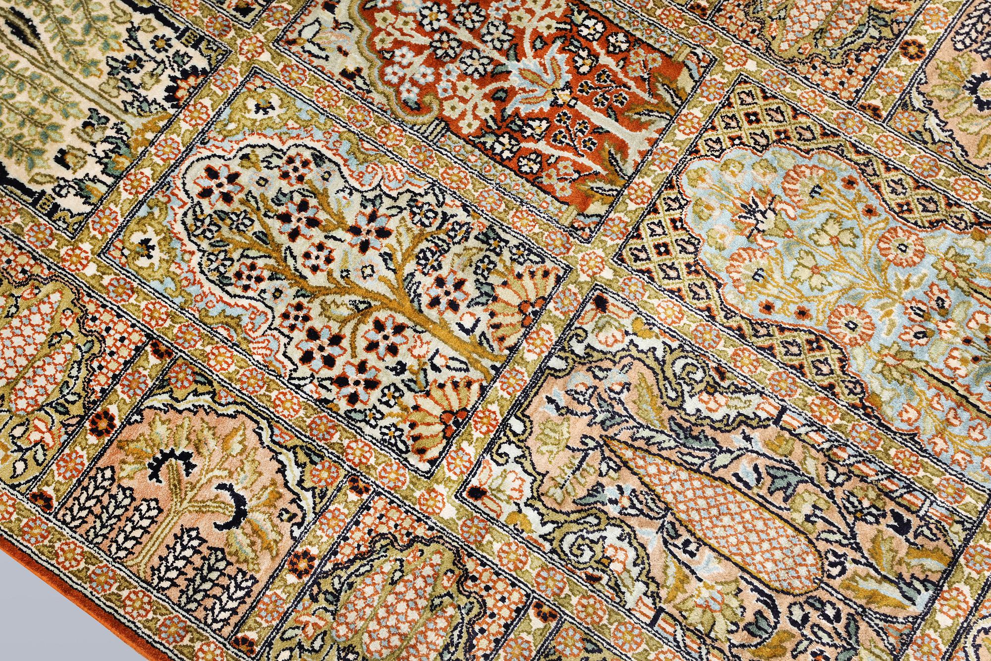 Matta, silke, Kashmir, ca 153 x 92 cm.