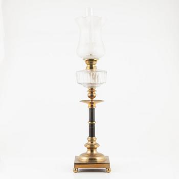 Bordsfotogenlampa, Skultuna, omkring 1900.