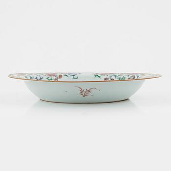 A famille rose basin, Qing dynasty, 18th century.