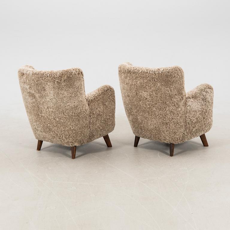 Armchairs, a pair from the mid-20th century.