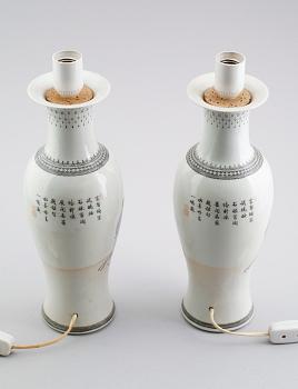 BORDSLAMPOR, 1 par, porslin, Kina, 1900-talets andra hälft.