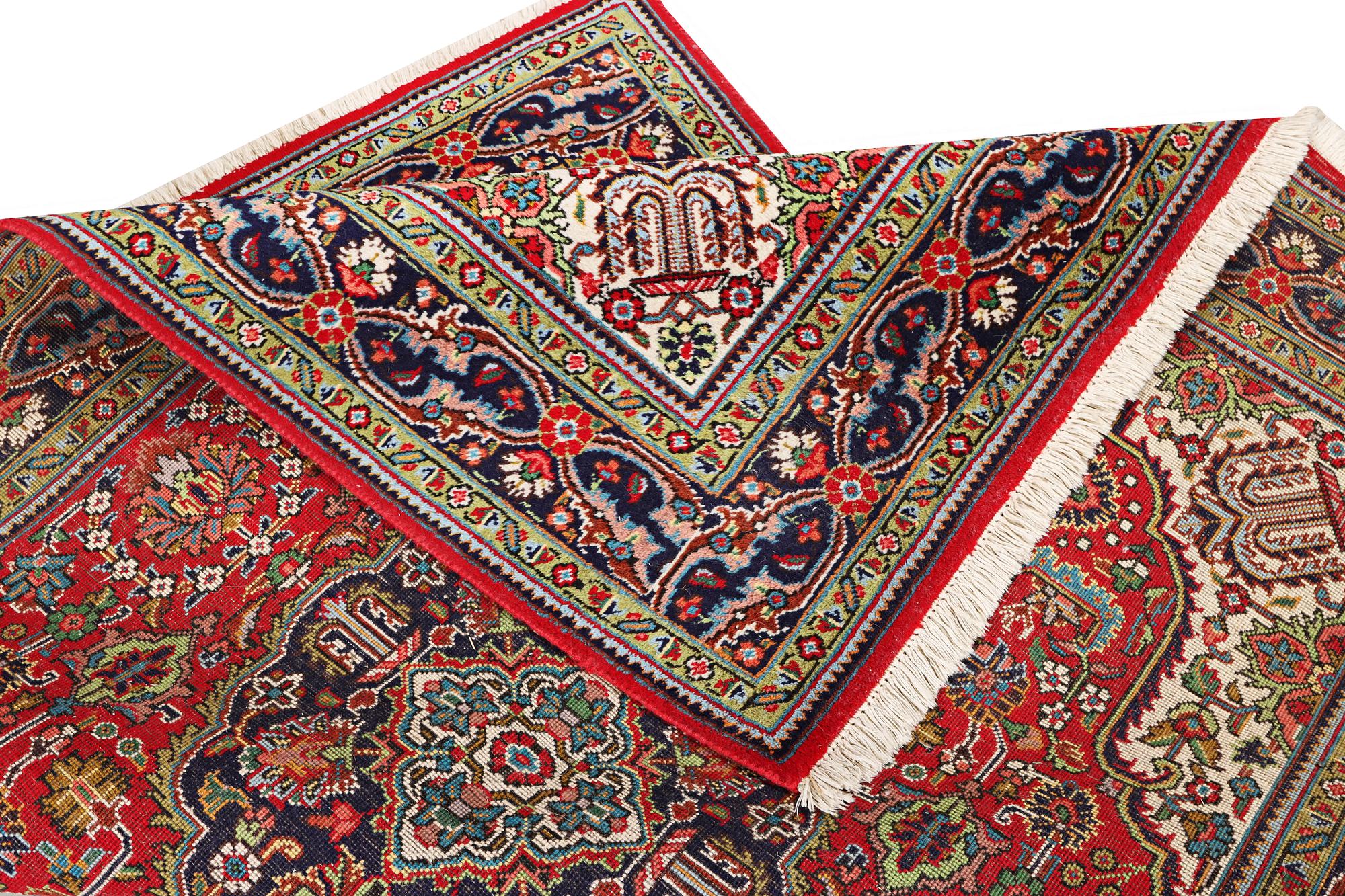 A Tabriz rug, c. 197 x 150 cm.