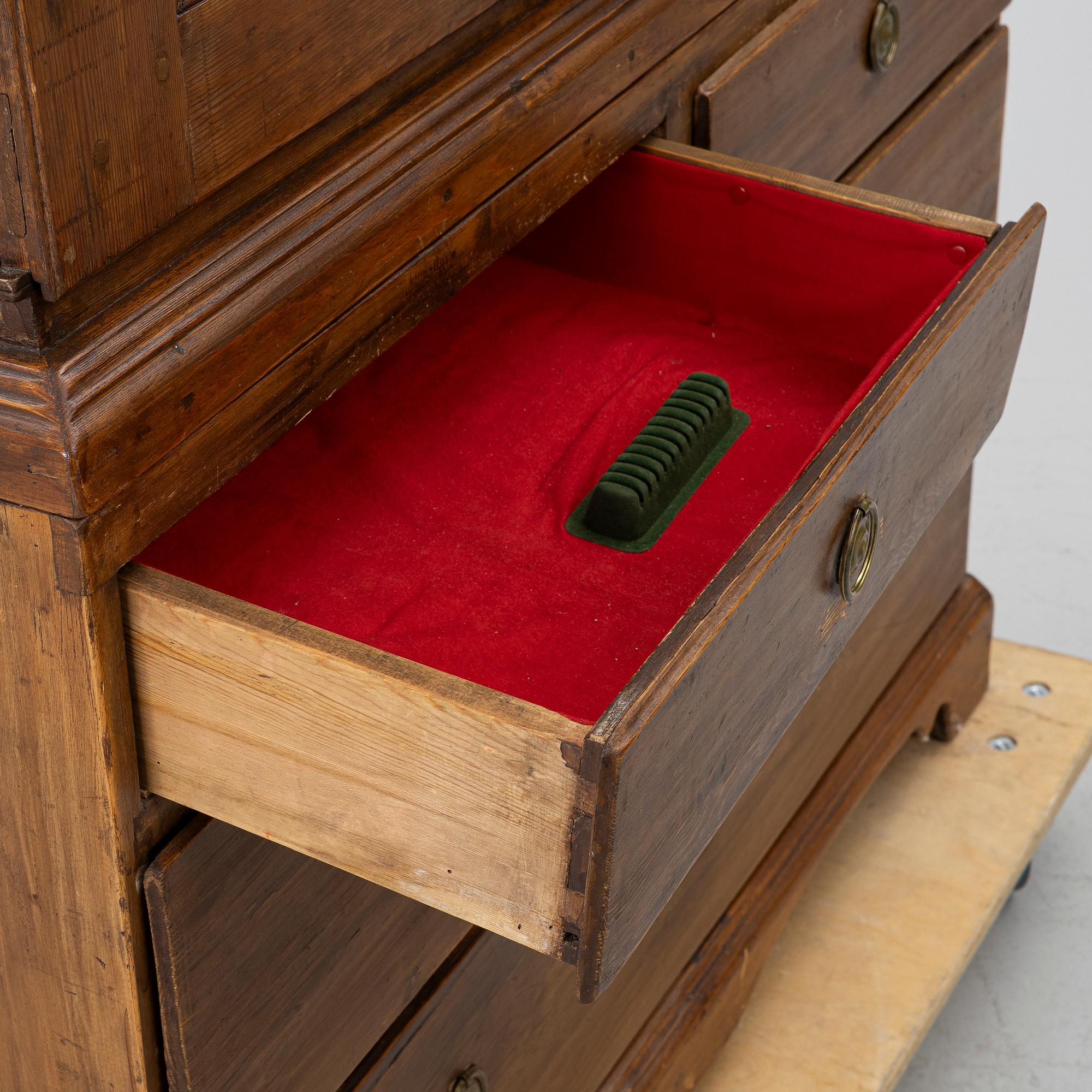 Cabinet, 18th century.