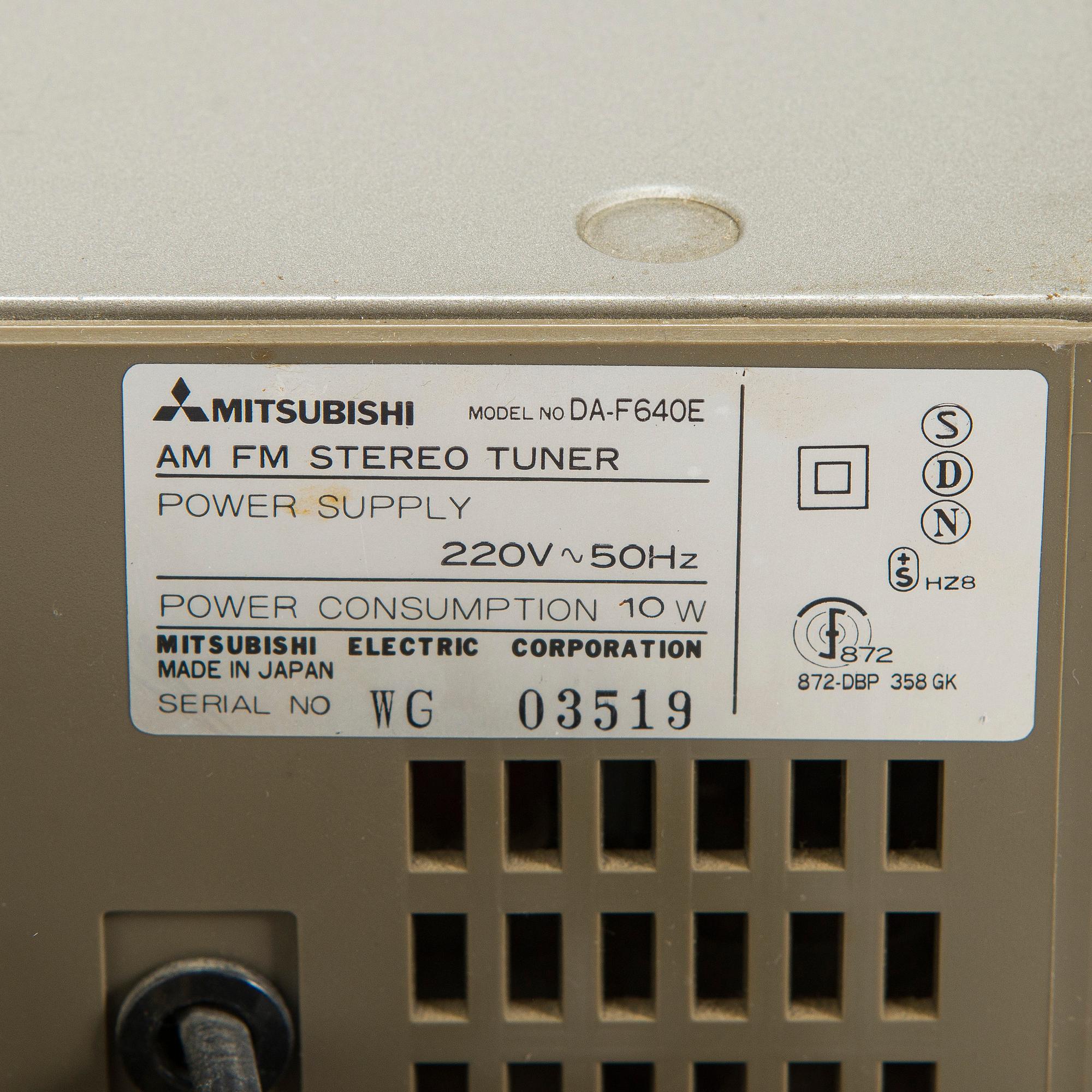 Vinylspelare, modell LT-5V, samt förstärkare och tuner, Mitsubishi, 1980-tal.