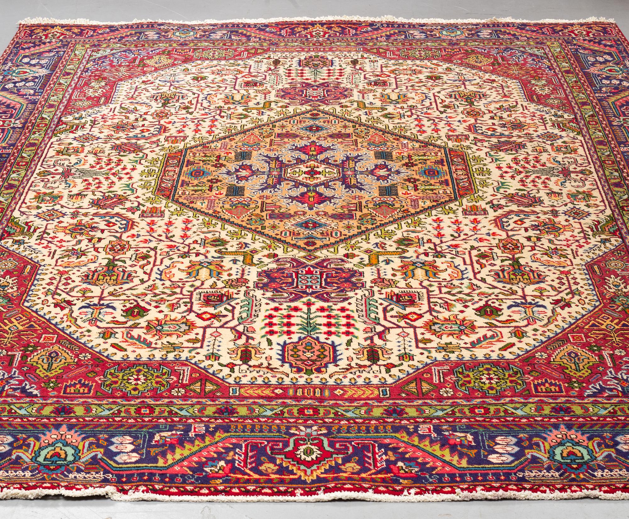 Matta, Täbris, 364 x 273 cm.