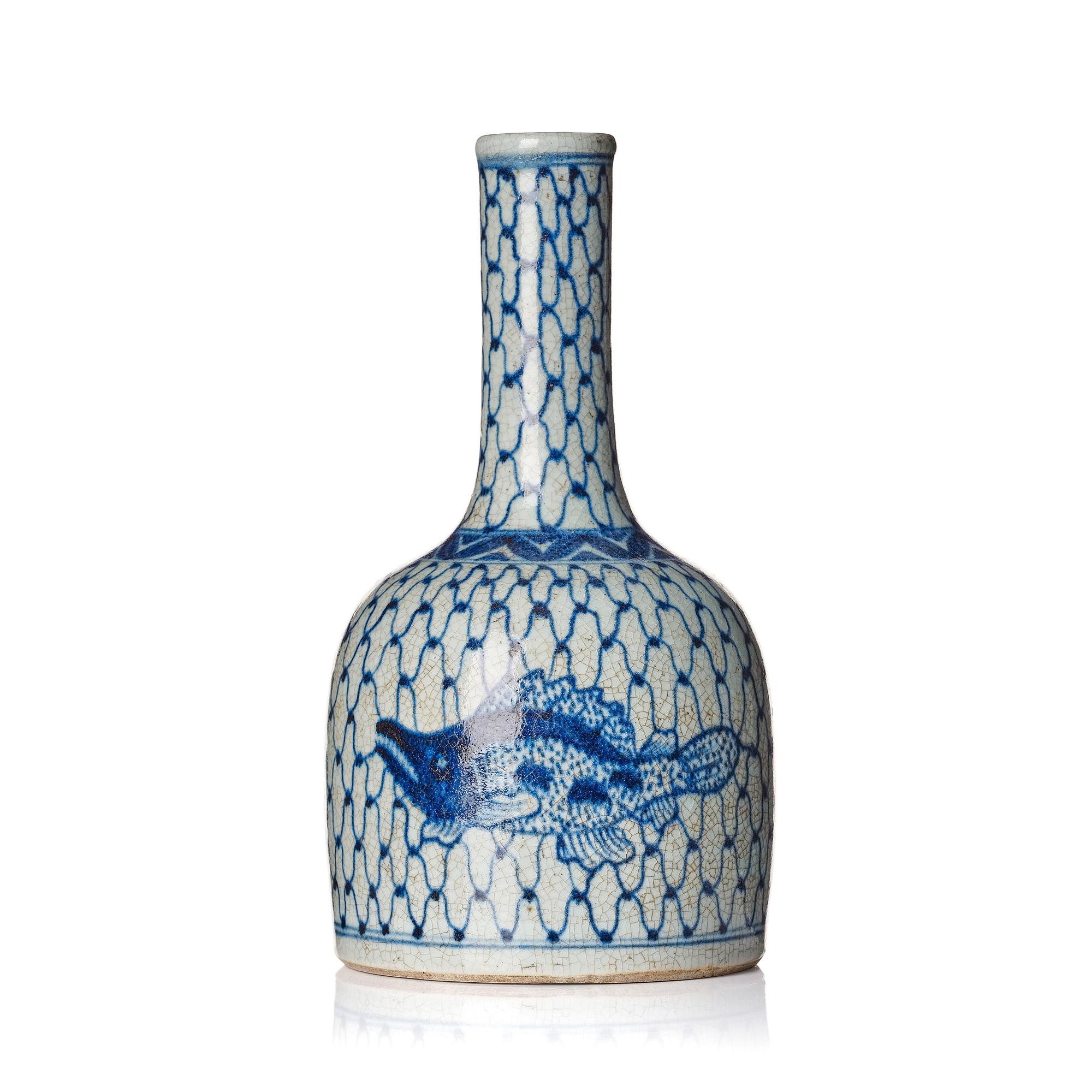 Vas, porslin. Qingdynastin, 1800-tal eller äldre.