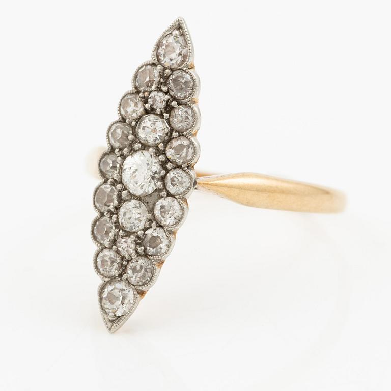 Ring 14K gold with old-cut diamonds in navette shape, circa 1900.