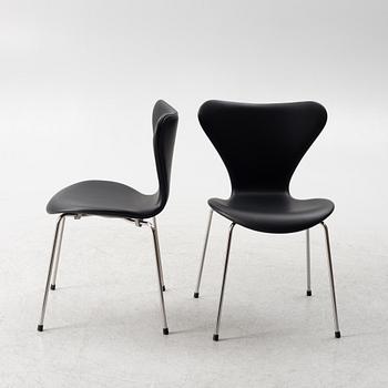 Arne Jacobsen, chairs, set of 5, "The Seven" Fritz Hansen, Denmark, late 20th century.